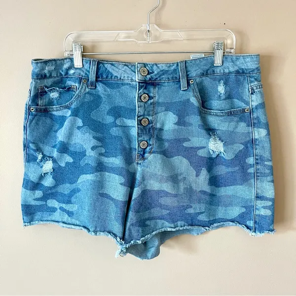 TIME & TRU | Blue Camo Button Fly Denim Jean Shorts Sz 18 - Image 2