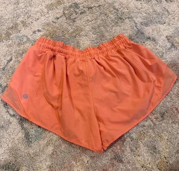 Lululemon Shorts 2.5" Hotty Hot Low-Rise - Image 2