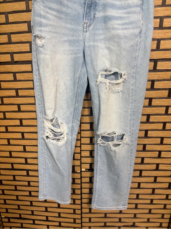 American Eagle Mom Straight Jeans Size 6 - Image 4