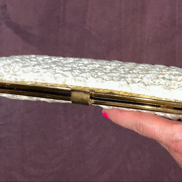 Vintage Elegant Cream Clutch Bag - Image 4