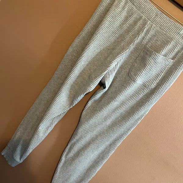 Alo Yoga Muse Ribbed Knit Joggers Sweatpants in Athletic Heather Grey Small - Image 4