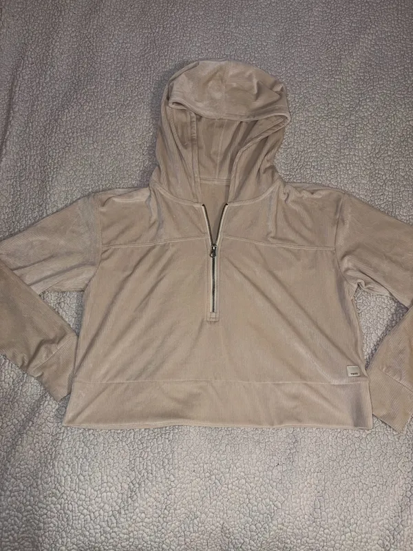 Vuori Haven Half Zip Crop Hoodie - Image 3
