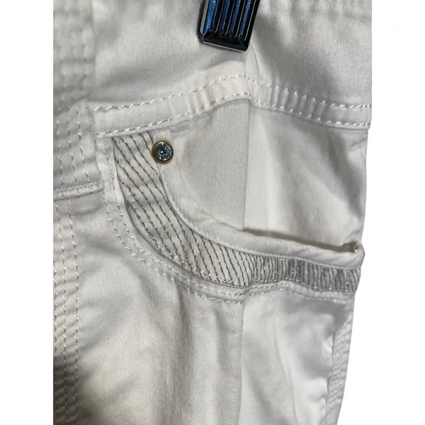 White House Black Market Women's White Cargo Style Pants Size 6 - Image 4