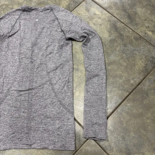 Lululemon Swiftly Tech Shirt Women Sz 4 Long Sleeve Gray Top Run Yoga Workout - Image 5
