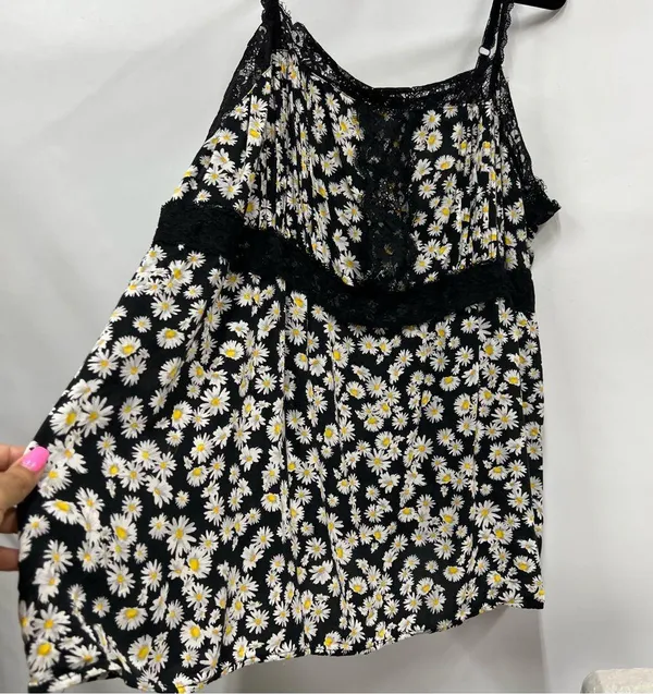 Torrid size 3 babydoll spaghetti strap tank Daisy lace FLAWED - Image 5