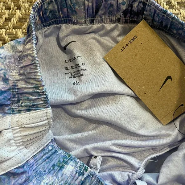 Nike training shorts NWT sz XS - Image 3