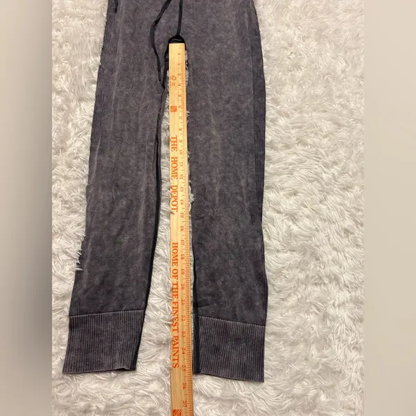 PINK Active Victoria’s Secret grey leggings pants workout yoga woman’s Medium - Image 5