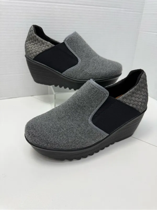 bernie mev. Gray and Black Slip-On Wedge Sneakers size 37 - Image 2