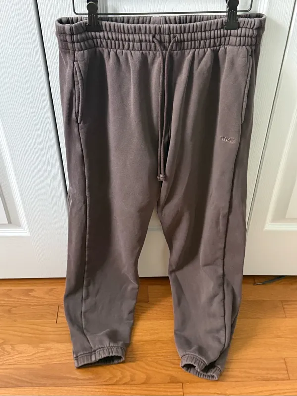 SET Aritzia Tna Cropped Perfect Fit Crewneck and Boyfriend Fit Joggers - Image 5