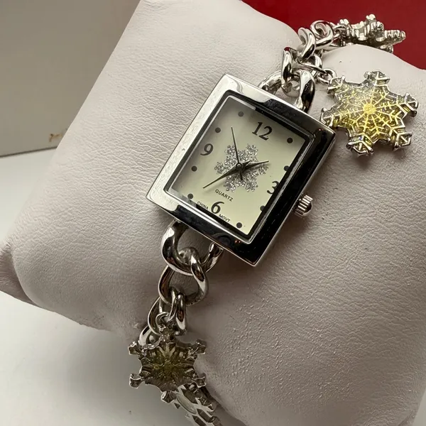 Elegant Snowflake Silver Tone Watch - New Battery & Box - Image 2