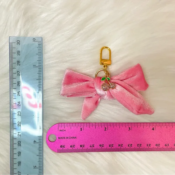 🎀🩷NWT Juicy Couture Hot Pink Barrel Bag/Purse with Accessories 🩷🎀 - Image 10