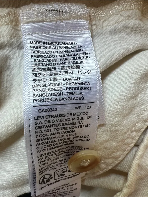 Levi's Off-White Button-Up Oversized Shirt Jacket - Image 6