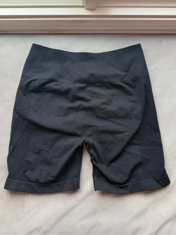 Gymshark Seamless Black Women's Compression Bike Shorts - Image 2