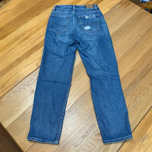 American Eagle Mom Straight‎ Jeans Distressed Medium Wash Blue Size 2 Regular - Image 5