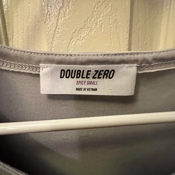 Double Zero Pale Gray Knot Front Short Sleeve Top From Buckle - Image 2