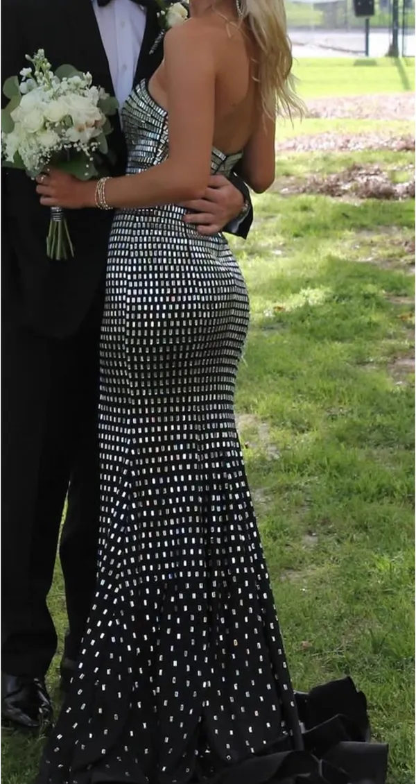 Sherri Hill Prom Dress - Image 3