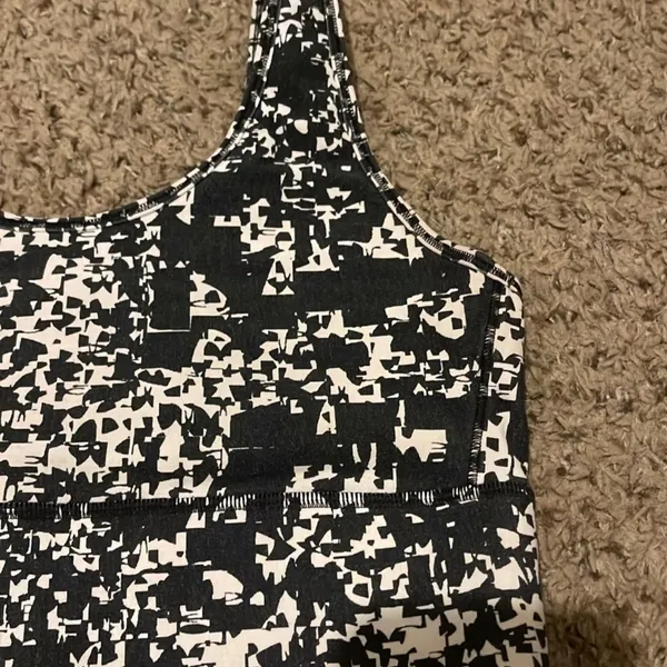 Under Armour sports bra, size medium, slight fading - Image 3