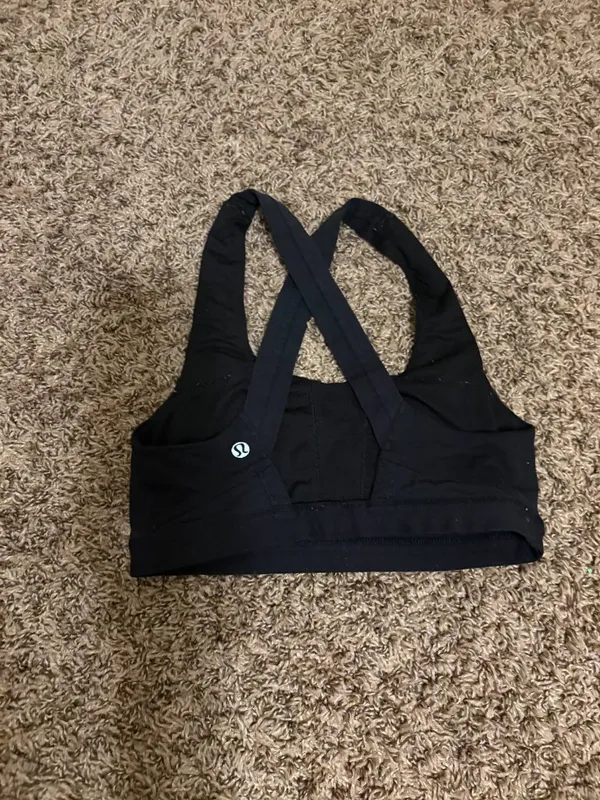 LuLuLemon Run On Sports Bra Black Size 6 Pullover No Pads Criss Cross Back Solid - Image 2