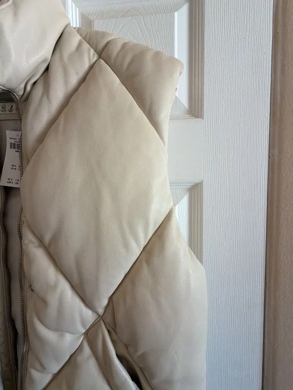 Abercrombie & Fitch Oversized Vegan Leather Quilted Puffer Vest - Image 7