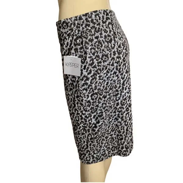 Kasper Size Medium Pull-On Cheetah Print Stretch Pencil Skirt. New With Tags - Image 6