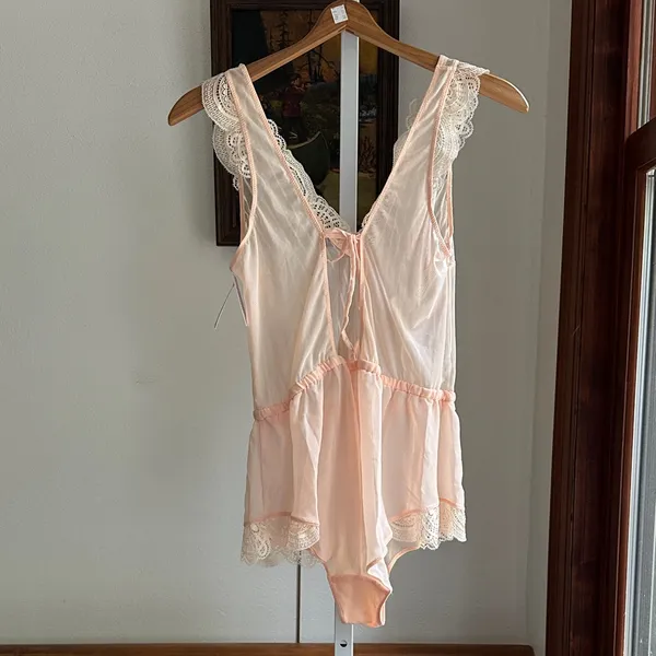 Auden Peach Lace-Trimmed Chemise - Image 5