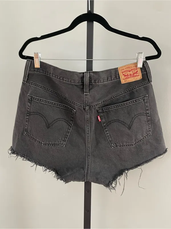 Levi's 501 Original Short Black Denim Button Fly Size 32 - Image 2