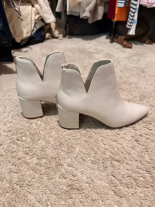 White Boots Size 7 - Image 2
