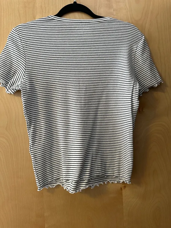 Hollister Baby Tee Ribbed - Image 4