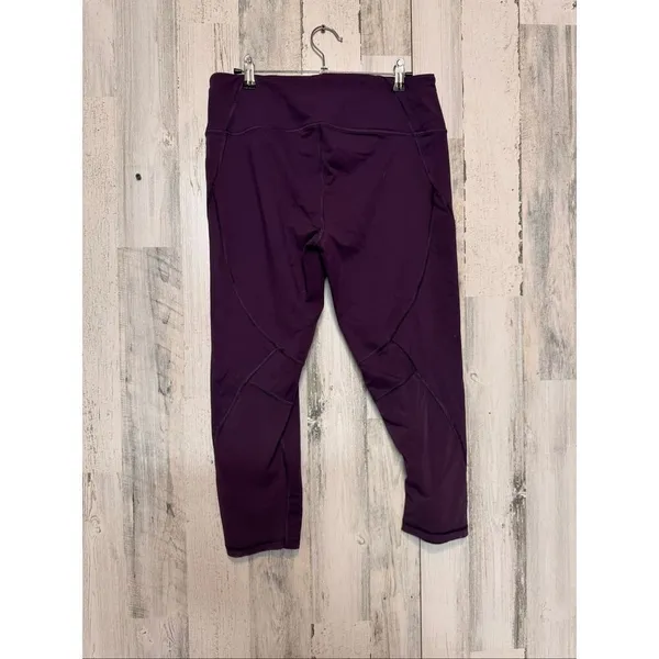 Victoria’s secret Victoria Sport Knockout Mesh Panel Capri Leggings Women’s Larg - Image 3