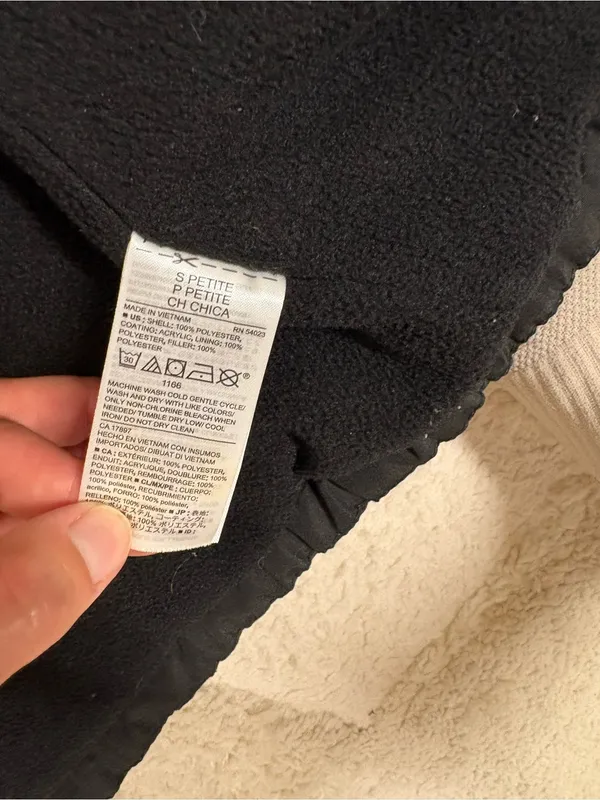 Old Navy Black Quilted Vest with Zip - Image 3