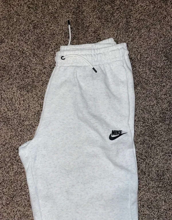 Nike joggers - Image 2