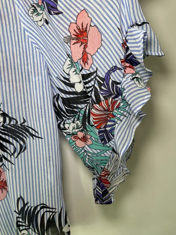 Harlow & Rose Blue and White Striped Floral Print Flutter Sleeve Tunic Top - Image 4