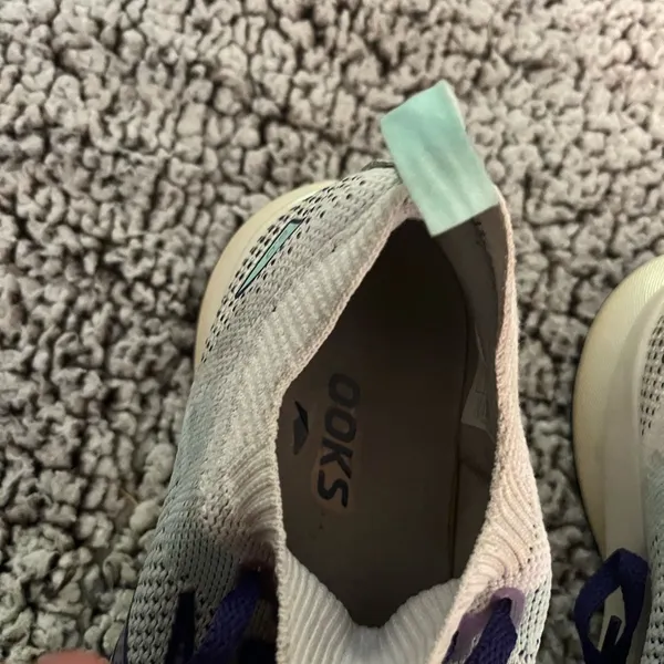 Brooks Levitate Purple/light gray running shoes women’s 7 - Image 3