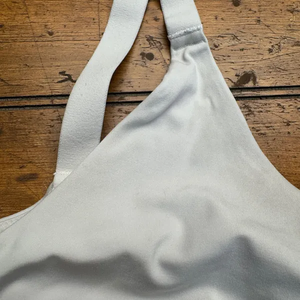 Aerie medium‎ white twist sports bra super cute layers layering - Image 2