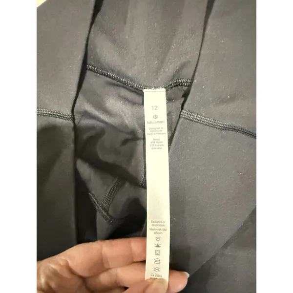 Lululemon Women's Nulux 7/8‎ Black Basic Leggings Size 12 - Image 2