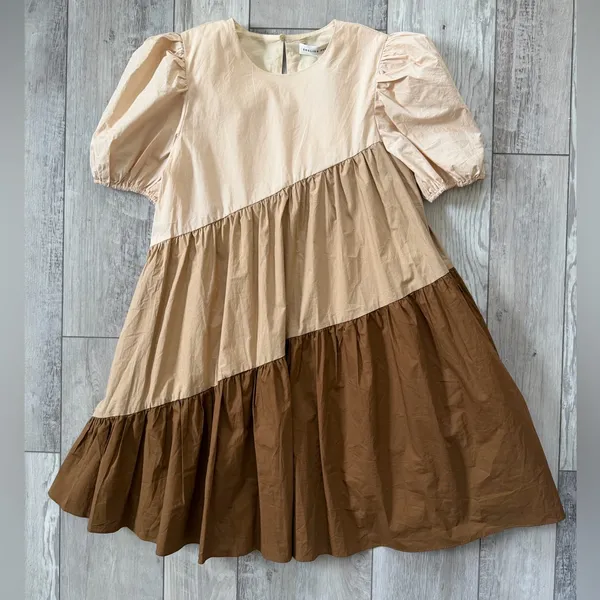 NWT- English Factor Neutral Quiet Luxury Colorblock Puff Sleeve Dress size small - Image 2