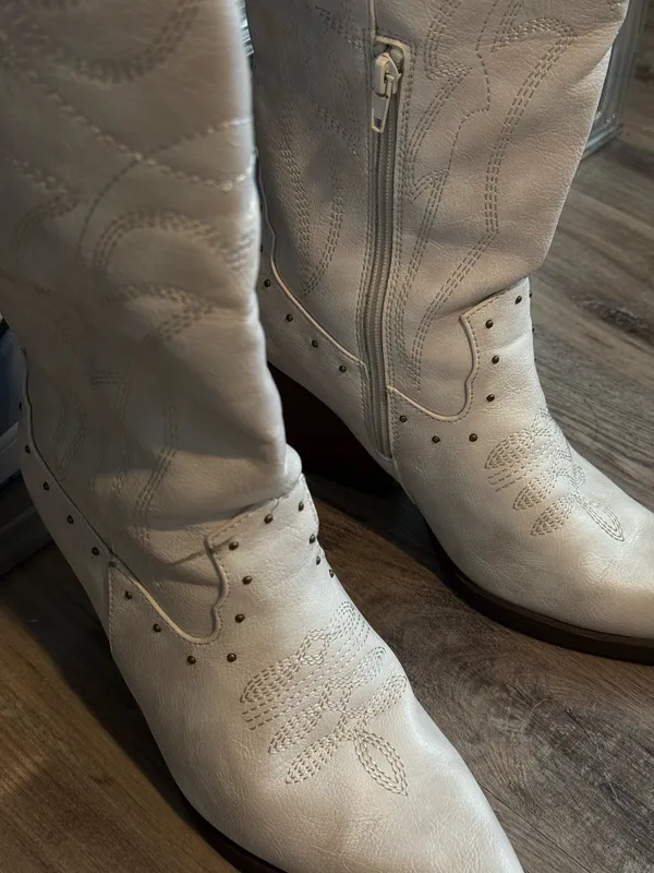 White Cowboy Boots Size 6.5 - Image 3