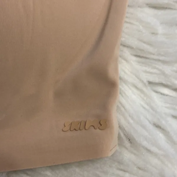 SKIMS Tan Seamless Comfort Bra size M excellent condition - Image 2