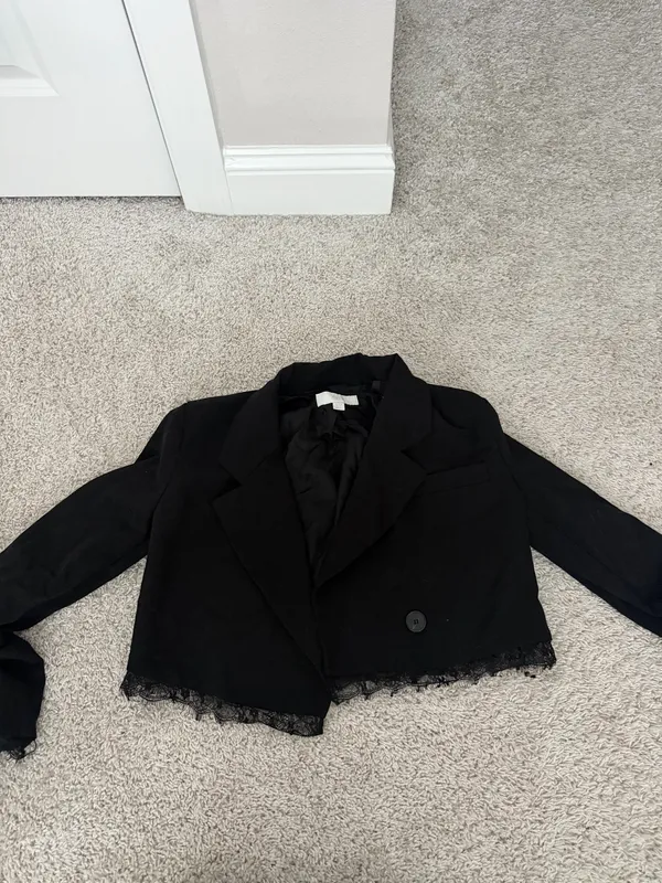 ZARA Lace cropped Blazer - Image 4