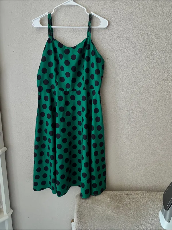 Green Polka Dot Midi Dress with Spaghetti Straps Size M - Image 3