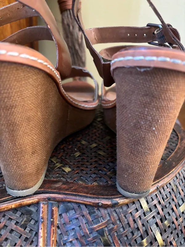 Dolce Vita Brown and Taupe Double-Strap Wedge Sandals - Image 6