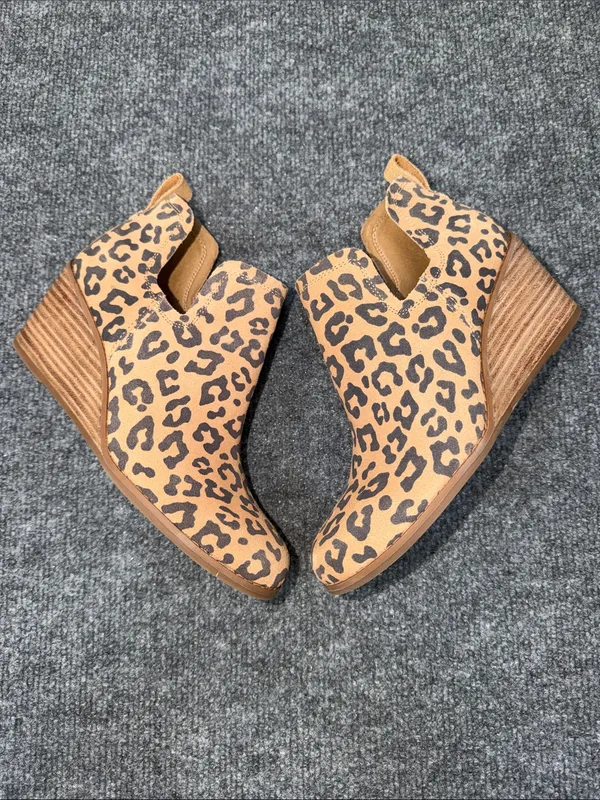 Toms Leopard Print Chelsea Booties in Tan and Black - Image 5