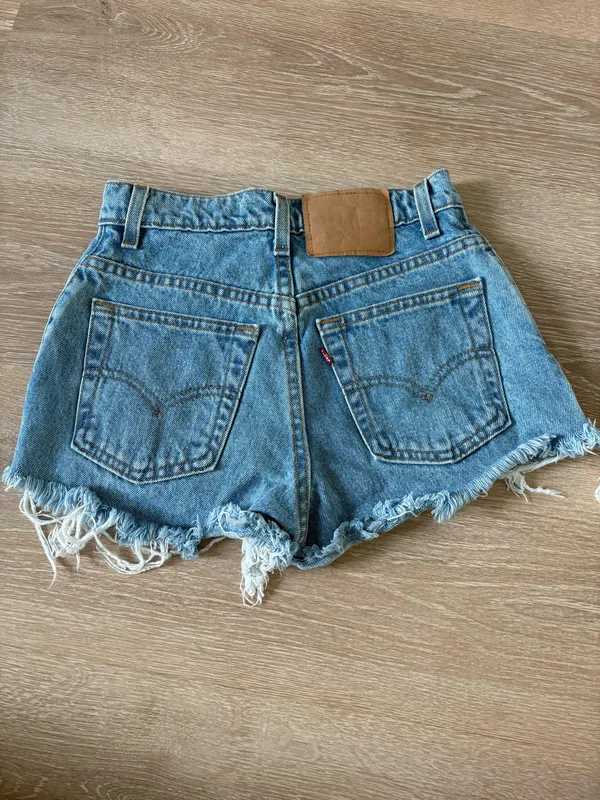 Levi's Light washed Jean shorts - Image 2