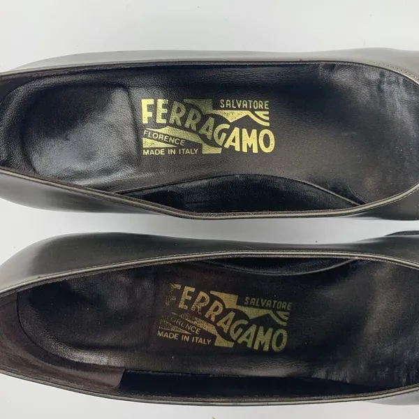Vtg Salvatore Ferragamo 7.5 AAA Pumps Metallic Patent Leather Close‎ Toe Heels - Image 7