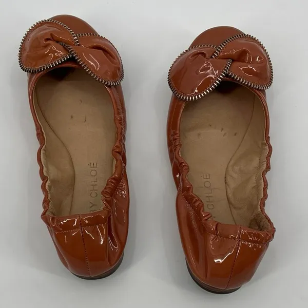 See by Chloe Patent Leather Bow Ballet Flats Sz 6.5 Old Money Euro Zipper Cognac - Image 4