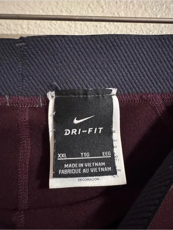 Nike Women's Plum Performance Leggings with Black Waistband - Image 2
