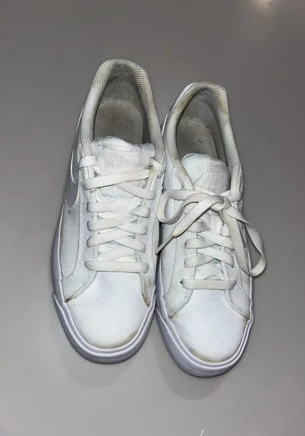 Nike Tennis Shoes - Image 2