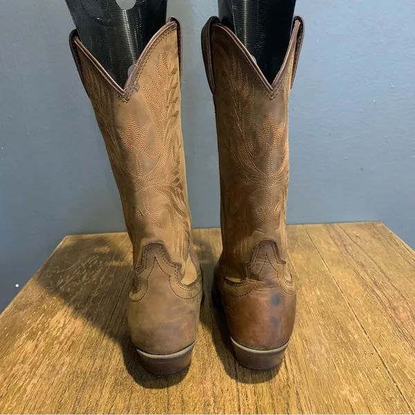 Justin Boots Women’s western cowboy size 6.5B riding boots brown leather - Image 3
