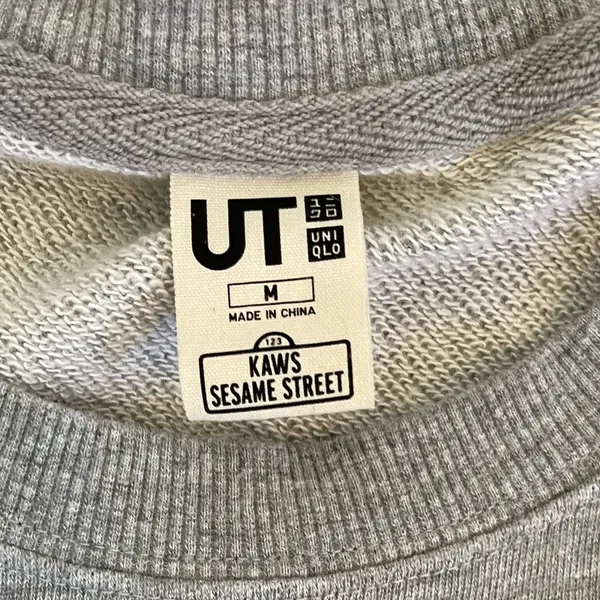 Uniqlo Kaws Sesame Street Gray Logo Sweatshirt Adult Size Medium - Image 6