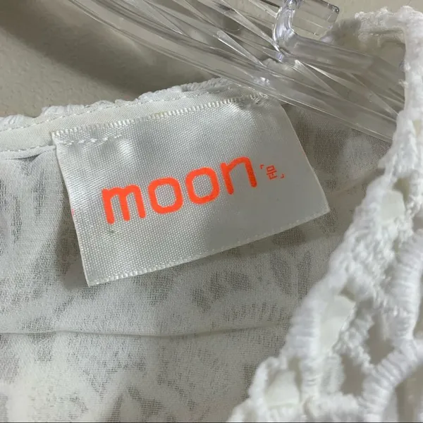 Moon Crochet Overlay Sleeveless Ombre Top - Image 2
